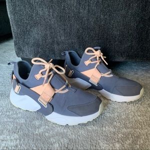 Used Nike Air Huarache City Low 'Light Carbon' Women's Shoe Size 8.5 AH6804-012